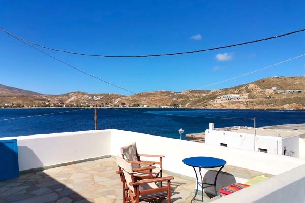 Livadi port apartment in Serifos